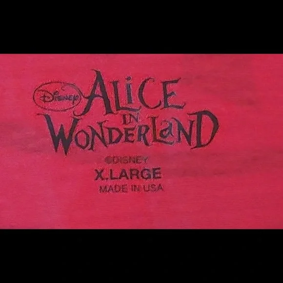 Alice in Wonderland Queen tee. - Picture 3 of 6